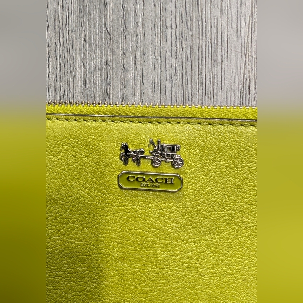 Coach Chartreuse Green Leather Chain Wristlet Clutch Y2K Brat Indie Sleaze Lime - Picture 5 of 11